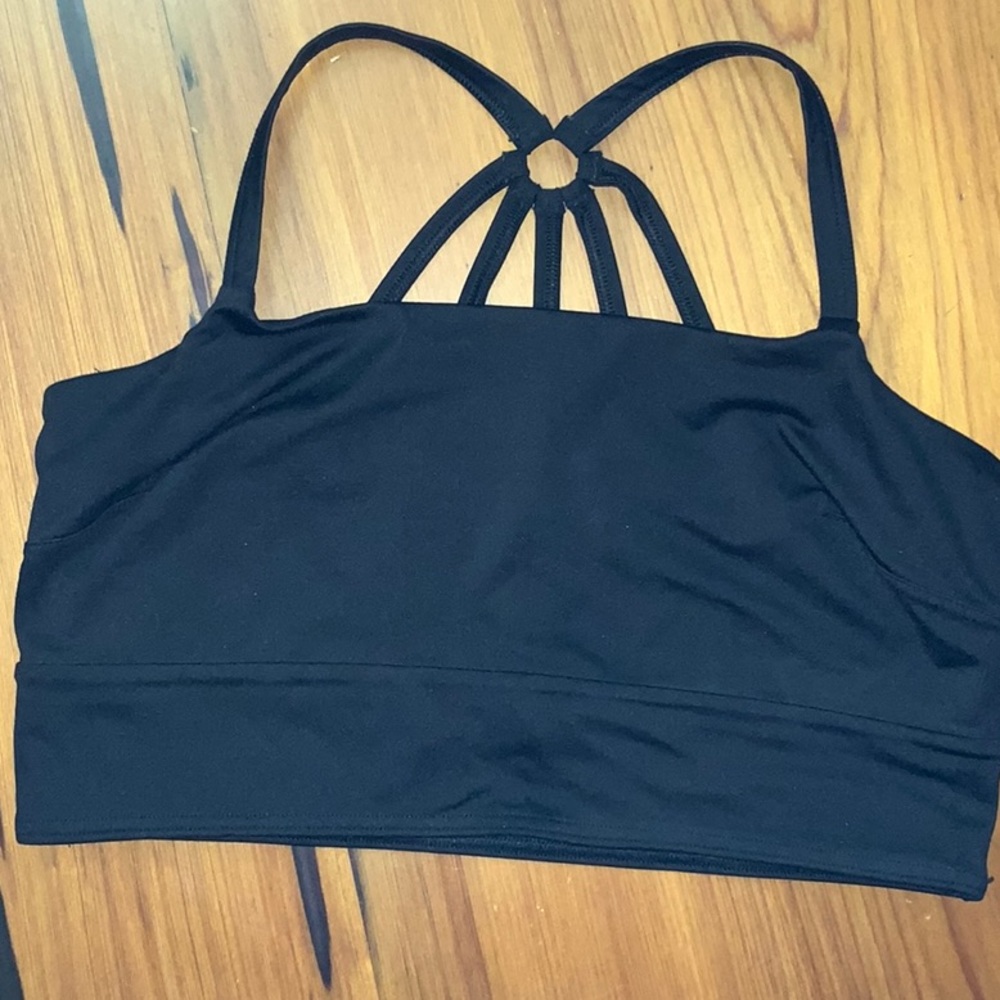 Black sports bra